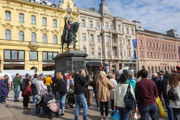 Obilježavanje Dana kravate u Hrvatskoj na Trgu bana Josipa Jelačića