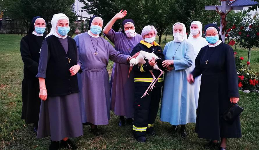 Časne sestre iz Đakova: Halo, vatrogasci? Rodi treba pomoć