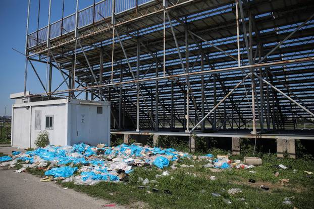 Zagreb: Mjesec dana nakon Thompsonovog koncerta Hipodrom je i dalje zatrpan smećem