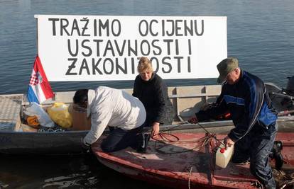 Vukovar: Ogorčeni ribari satima su blokirali Dunav