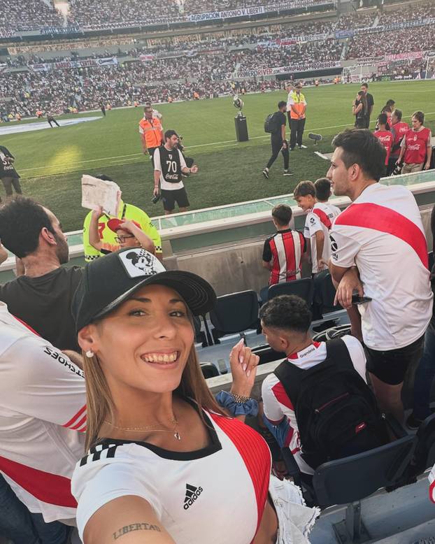 FOTO Bujna Argentinka upala u hotel omiljene ekipe i ostvarila san. Samo, zaboravila je nešto