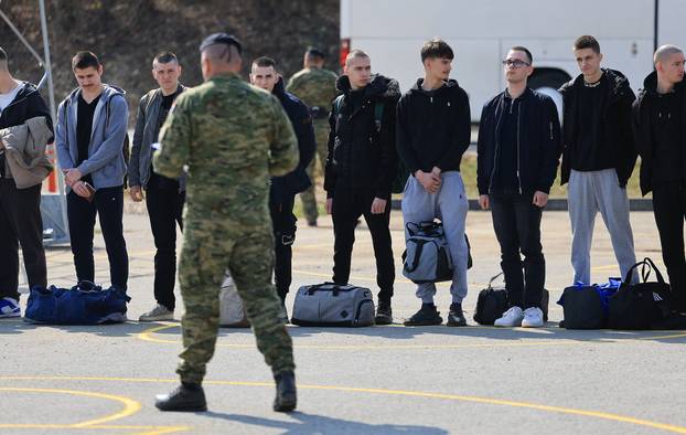 Ministar Anušić i general Kundid na prvom danu TVO-a na Slunju