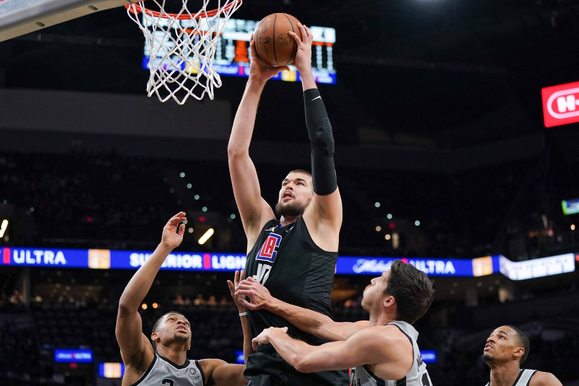 NBA: Los Angeles Clippers at San Antonio Spurs