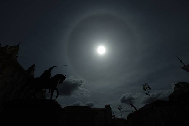 Na nebu iznad Zagreba na kratko se pojavio optički fenomen "halo"