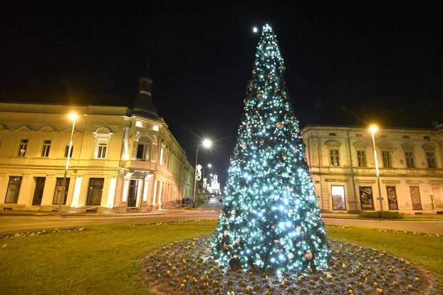 Bjelovar: Grad nikad ljepši u blagdanskom ruhu, a i advent je naraskošniji ikad