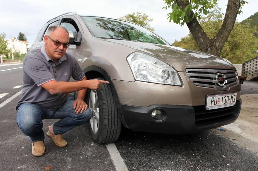 'Taj auto sam jedva  dotaknuo, on je već od ranije bio razbijen'