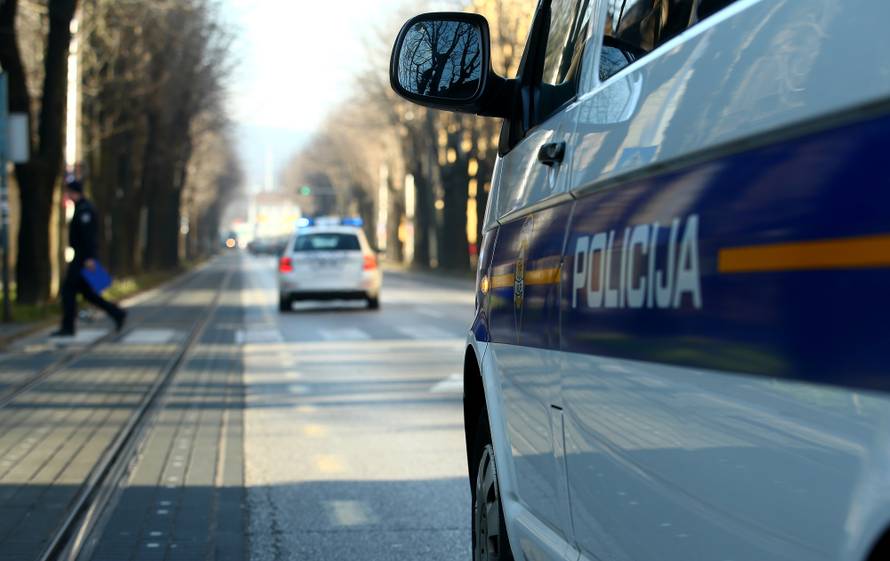 Užasan prizor: Autom udario ženu na pješačkom prijelazu