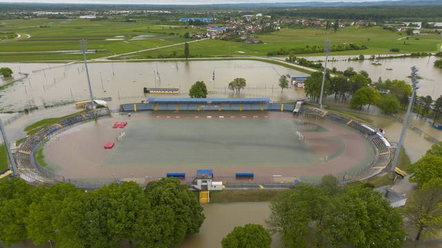 Karlovac: Pogled iz zraka na rijeku Koranu koja se izlila iz svog korita