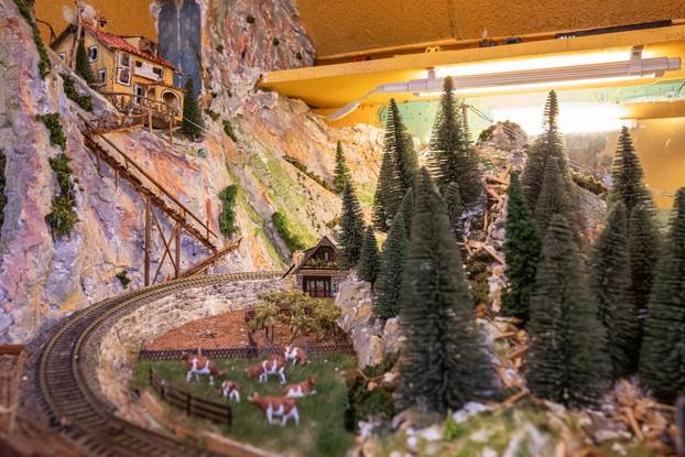 Oživio željeznicu koja je povezivala Konavle s Bečom: Pero je bajkovitu maketu gradio 12 godina