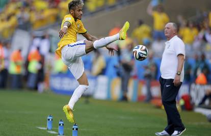 Neymar obuo zlatne kopačke, ali ih je promijenio u 2. dijelu...