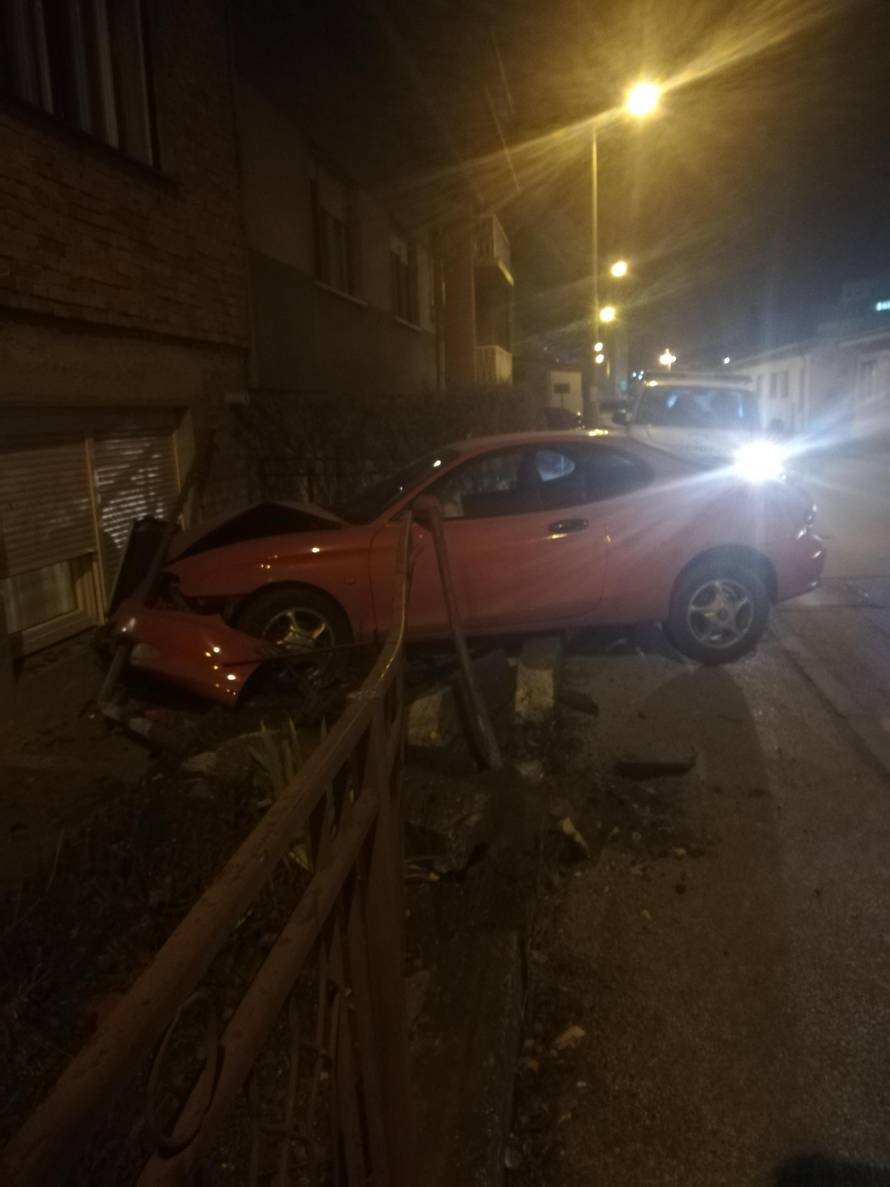 Čuli smo strašan udarac, auto nam je bio točno ispred prozora