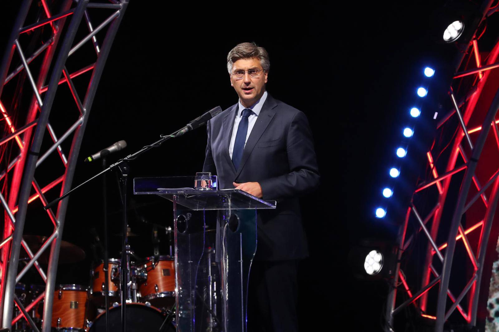 Premijer Plenković: Hrvatskoj potreban nacionalni prijevoznik