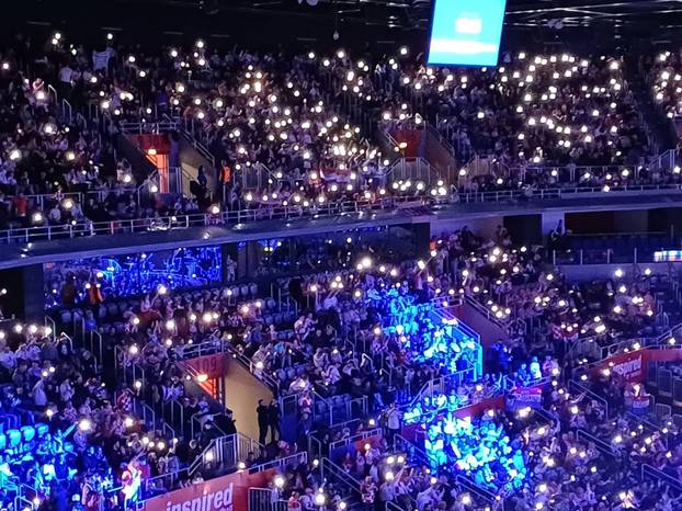 FOTO Arena je bila puna, protiv Argentine 15.650 ljudi! A ovako je bilo kad su upalili bljeskalice
