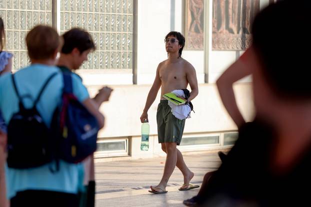 Zadar: Turisti uživaju u šetnji gradom