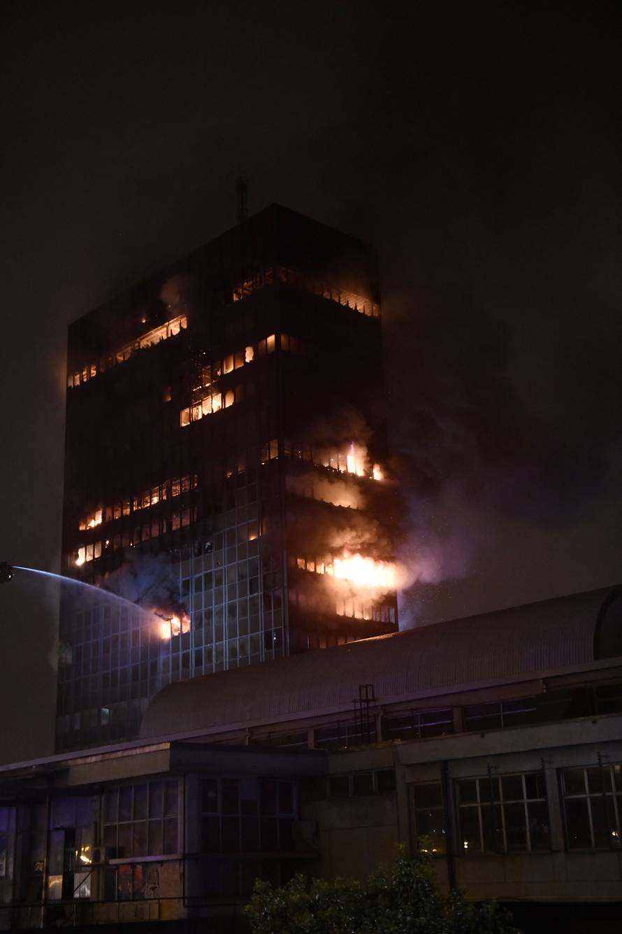 Zagreb: Pozar u Vjesnikovom neboderu