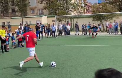 VIDEO Pogledajte kako Panenka u 75. godini izvodi 'panenku'