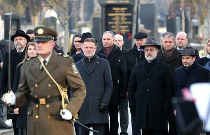 Državni i gradski čelnici u Zagrebu na Mirogoju odaju počast žrtvama holokausta