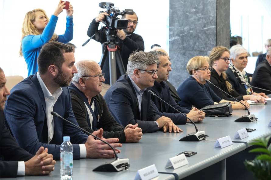 Zagreb: Ministar Aladrović uručio ugovore vrijedne 25.77 milijuna kuna