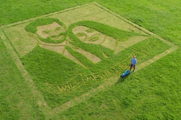 Royal wedding lawn art