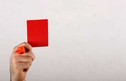 Ludilo u Švedskoj: Dobio crveni karton na kraju jer je - prdnuo