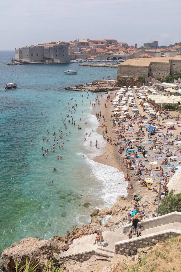 Dubrovnik:  Prepune dubrovačke plaže i gužva unutar zidina