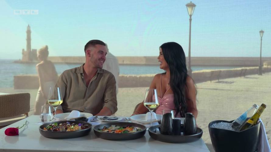 Gospoda Savršeni podijelili  su ruže, a četiri djevojke ne ulaze u vilu: Zaljubila sam se, bit će moj