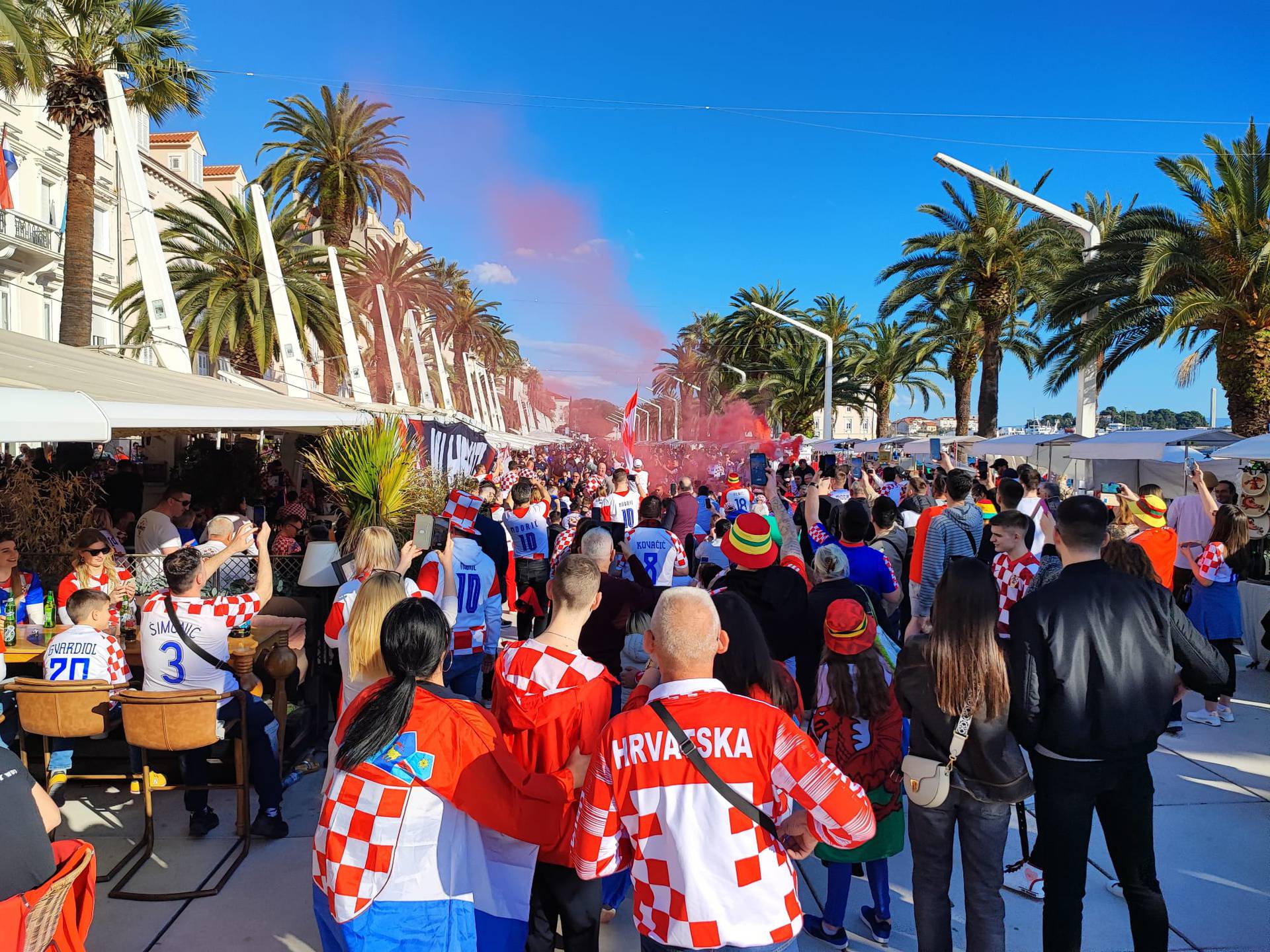 VIDEO Ludnica na Rivi pa pravac stadion! Korteo stigao na Poljud