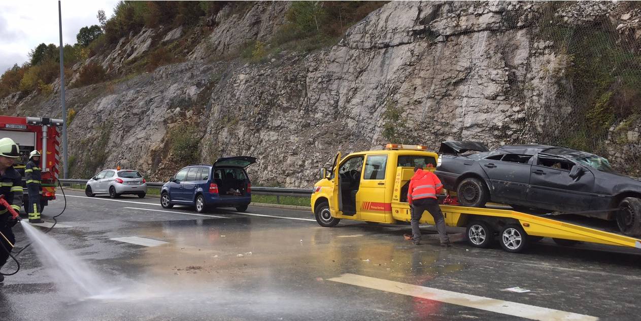 Jedan čovjek lakše ozlijeđen: Auto se prevrnuo kod Bosiljeva