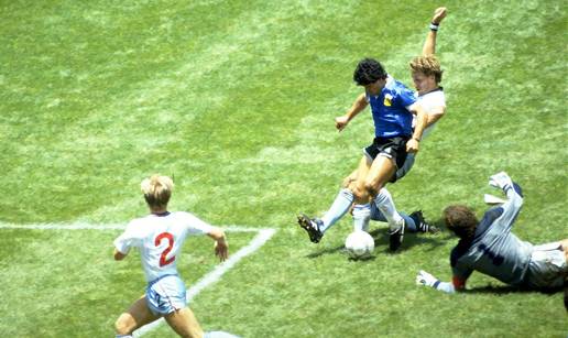 Na dra&zcaron;bu ide lopta s kojom je Maradona zabio jedan od najpoznatijih golova u povijesti