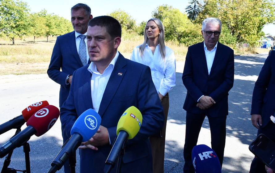 Slavonski Brod: Ministar Butkovi​ć na ​početku radova izgradnje ​​spojne ceste prema holdingu ​Đur​o ​Đ​aković