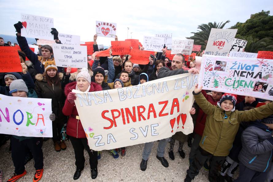 OmiÅ¡: Prosvjed zbog nelijeÄenja teÅ¡ko bolesne Nore
