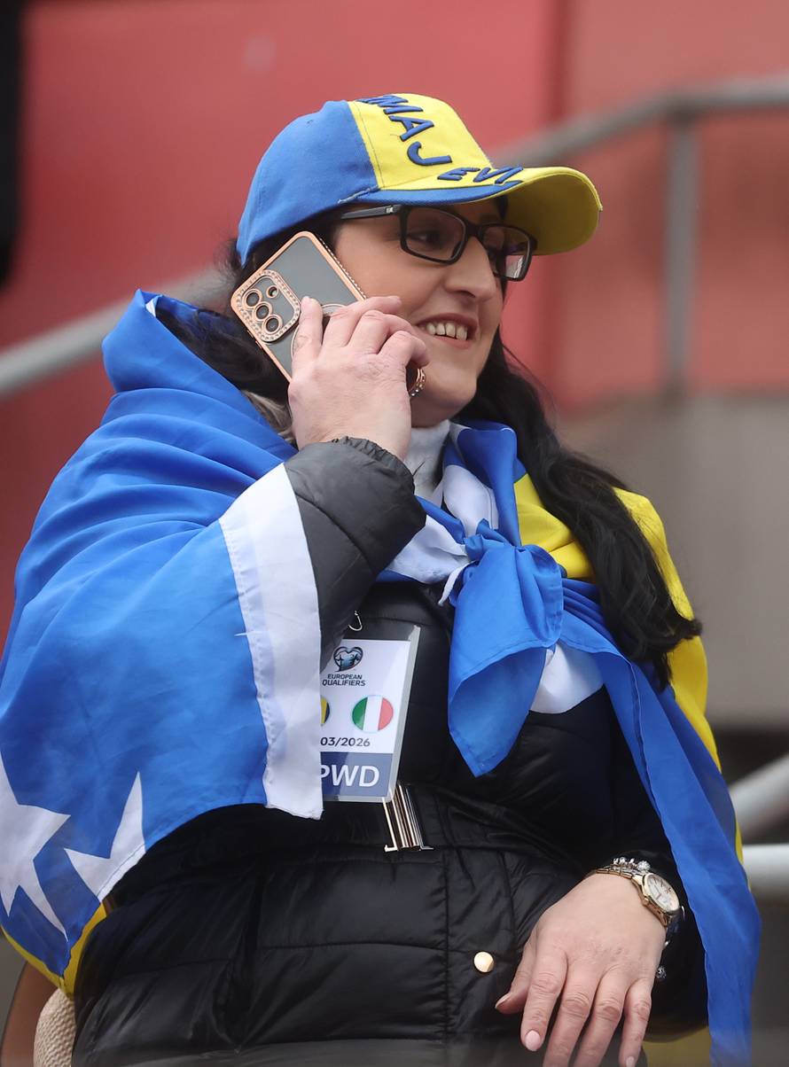 Zenica: Navijači očekuju početak utakmice između Bosne i Hercegovine i Italije