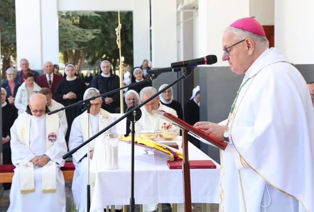 Šibenik: Na blagdan Svih svetih misno slavlje predvodio je mons. Tomislav Rogi?
