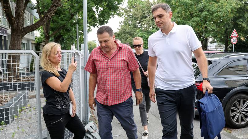 FOTO Istražitelji USKOK-a stigli su u prostorije HOO-! Tamo su doveli i uhićenog Šegotu...