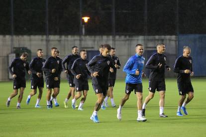 'Vatreni' bez četvorice trenirali po pljusku na Hitrec Kacianu