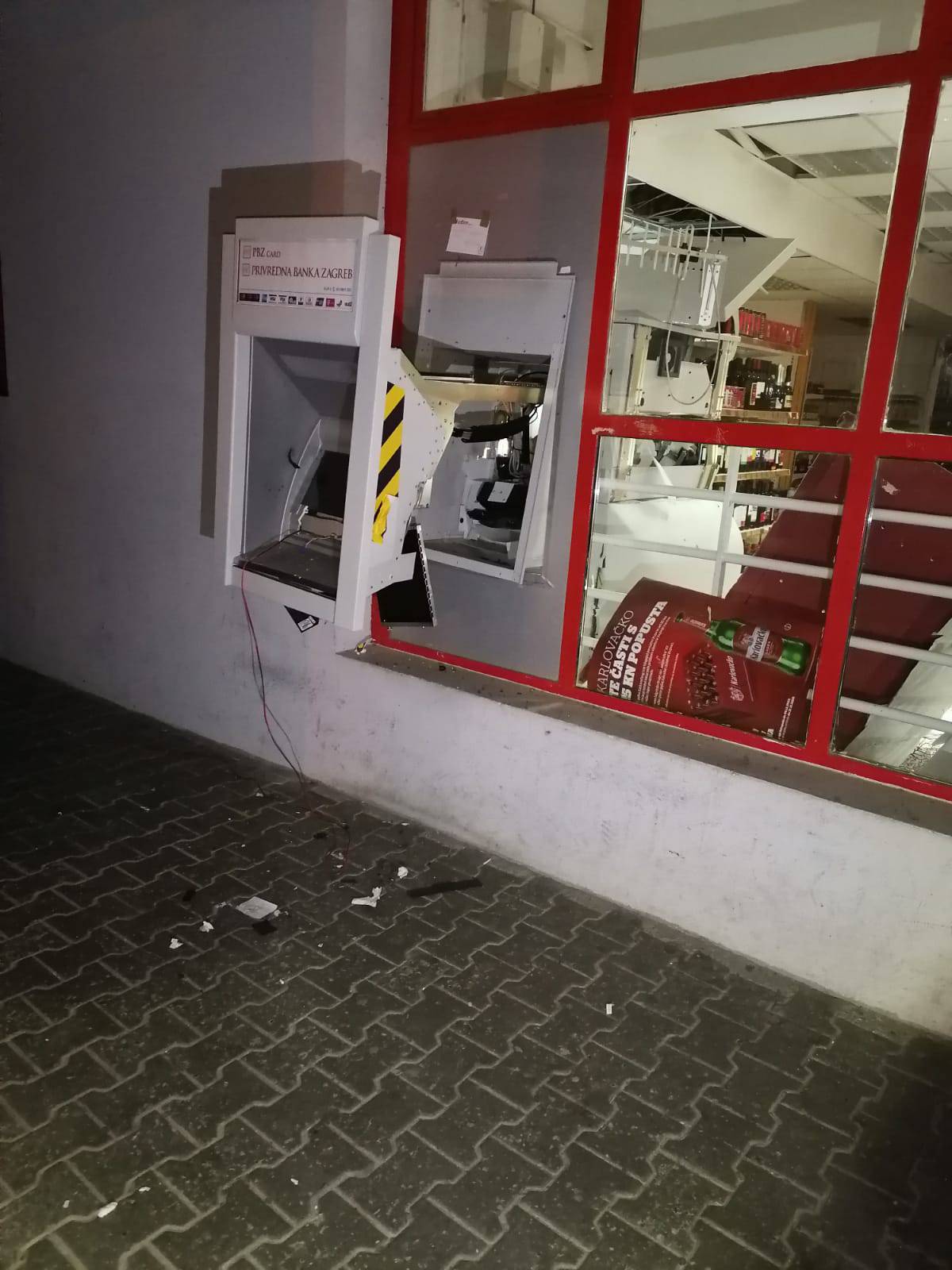 'Sina sam tjerala van, mislila sam da je potres': Razvalili bankomat i pobjegli s novcem