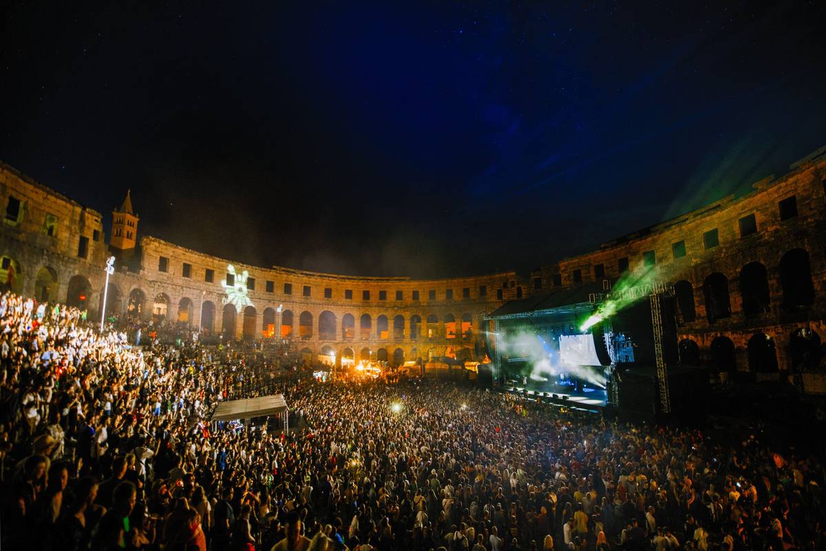 Rekordno posjećenim koncertom sinoć u Areni otvoren 12. Outlook