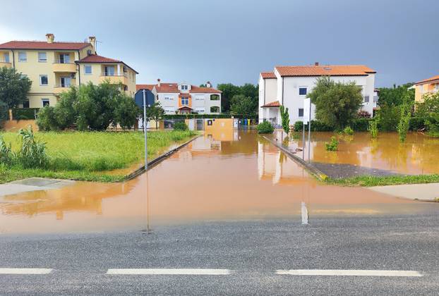 Poplavljeno područje Ližnjana nakon jakog nevremena
