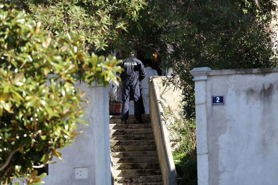 Mali Lošinj: Policijski očevid u kući gdje je ubijena ženska osoba