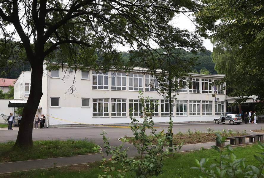 BiH: Učenik u OŠ Lukavac pucao na nastavnika
