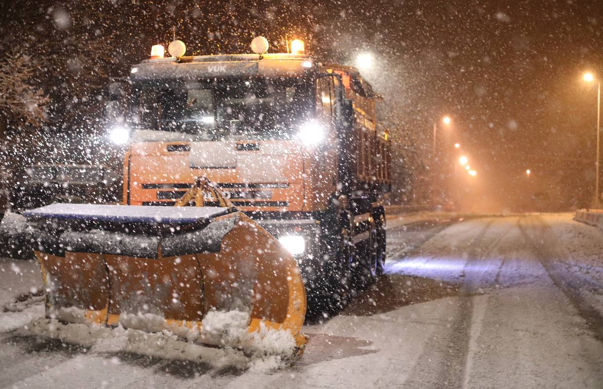 Kolaps na A1: Dalmacija i dalje odsječena od ostatka Hrvatske. MUP apelira: Ne krećite na put!