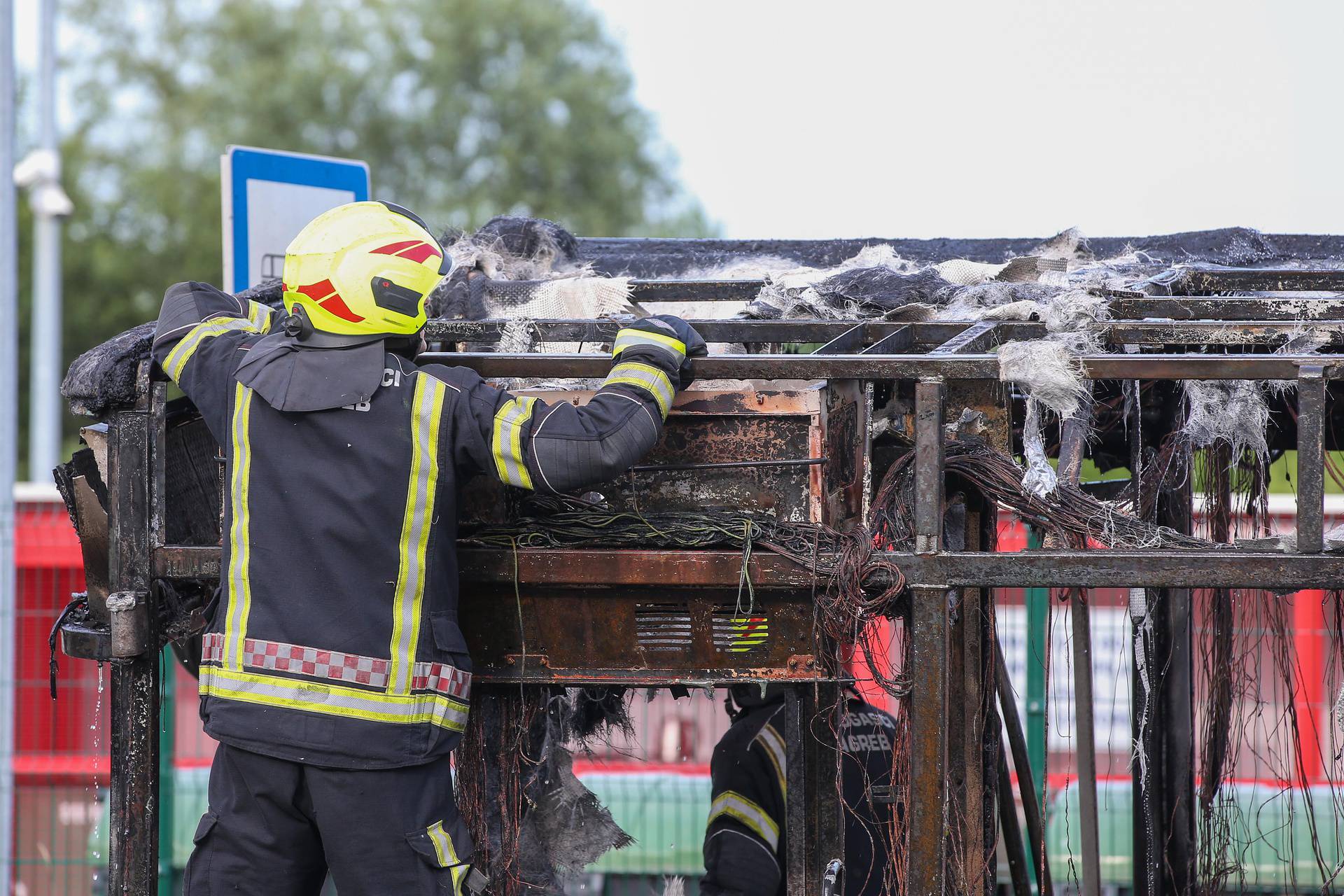 Zagreb: Zapalio se autobus na okretištu u Novom Jelkovcu