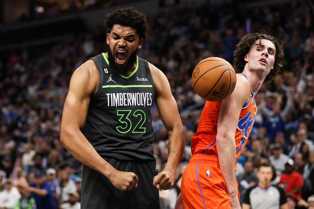 NBA: Oklahoma City Thunder at Minnesota Timberwolves