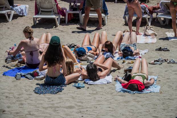 Gužva na splitskim Bačvicama