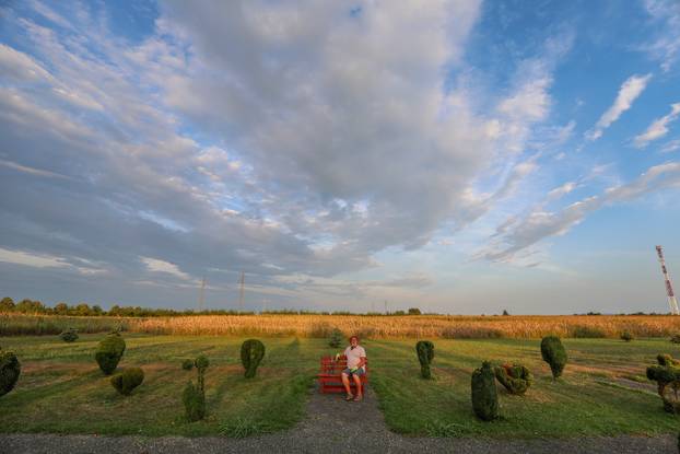 Bajkoviti vrt u srcu Međimurja: Prvi i jedini Topiary park u Hrvatskoj krije se u Sračincu