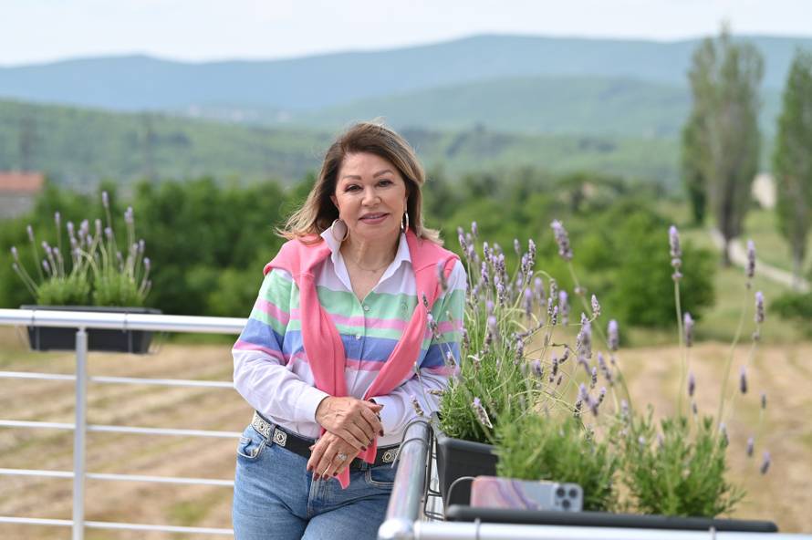 Vila Nede Ukraden u blizini Imotskog zjapi prazna u rujnu: Ima grijani bazen, jacuzzi...