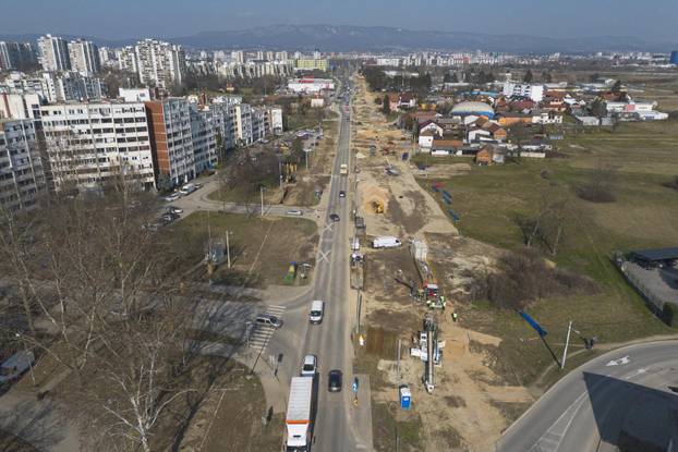 Pogled iz zraka na rekonstrukciju Sarajevske ulice u Zagrebu i prvo proširenje tramvajske pruge nakon 20 godina