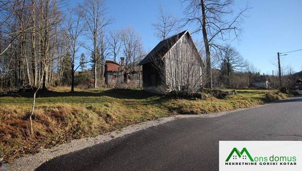 FOTO Netko prodaje drvenu kućicu kod Delnica! Pogledajte iznutra ovih 32m2. Ovo je cijena