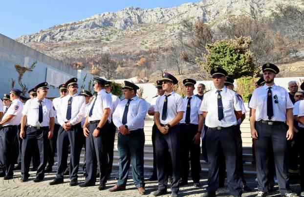 Omiš: Sprovod bivšeg vatrogasnog zapovjednika Drage Lelasa