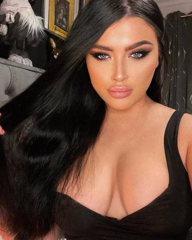 FOTO Istaknula je grudi za Dan zaljubljenih pa ju izvrijeđali: 'Slomila me tolika mržnja'